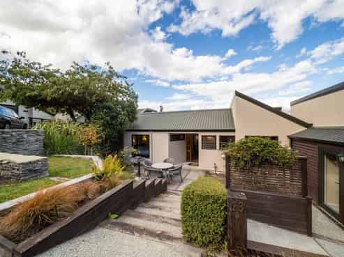 23 Greenstone Place, Fernhill/Sunshine Bay