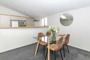 2/20 Ruakiwi Road, Hamilton Lake