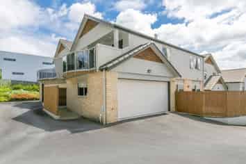 2/20 Ruakiwi Road, Hamilton Lake