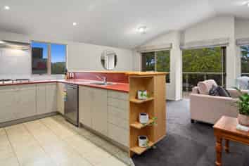 2/20 Ruakiwi Road, Hamilton Lake