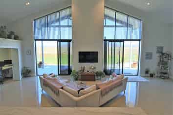 211 McArthur Road, Alexandra