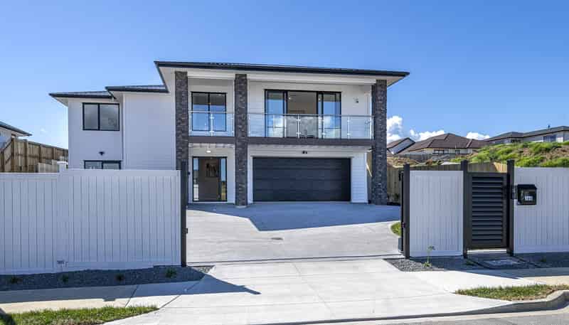 166 Ninth View Ave, Beachlands