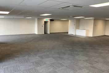 201M² REFURBISHED OFFICE