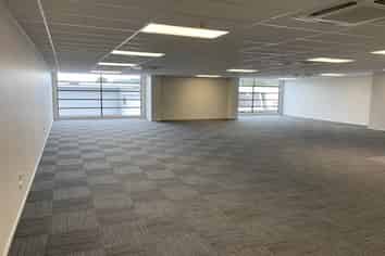 201M² REFURBISHED OFFICE