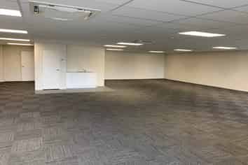 201M² REFURBISHED OFFICE