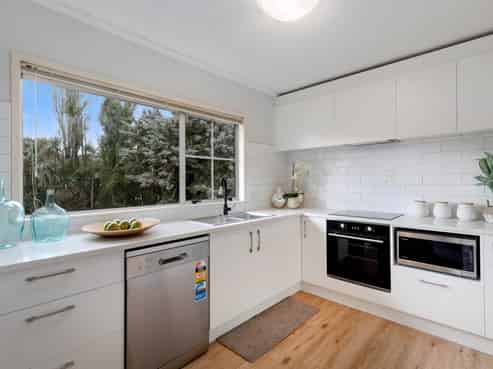 2/3 Ronald Macken Place, Mairangi Bay