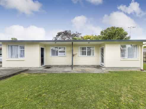 12 Worcester Street, West End