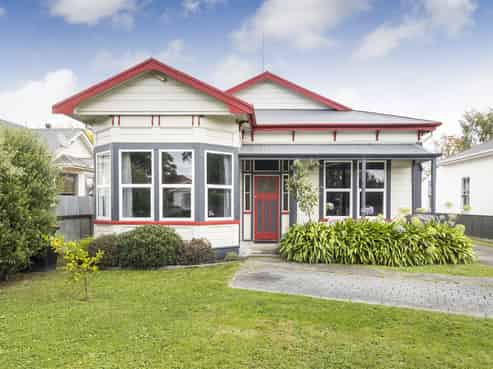 12 Worcester Street, West End