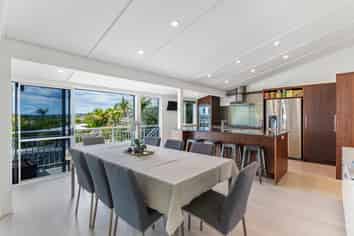 19 Blue Gum Rise, Sunnyhills