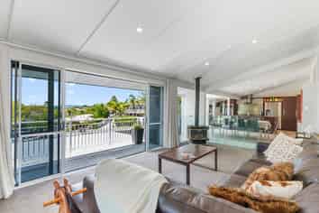 19 Blue Gum Rise, Sunnyhills