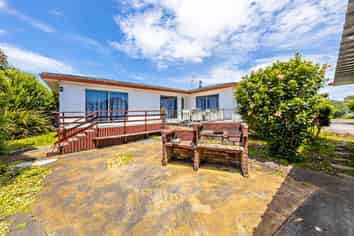 76 Andrew Road, Howick