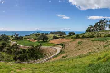 1 Tamihana Road, Onetangi