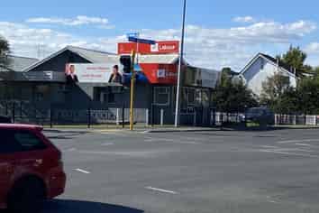 HUGE PROFILE CORNER SITE