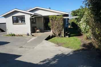 13 *Jenkin Street, Strathern