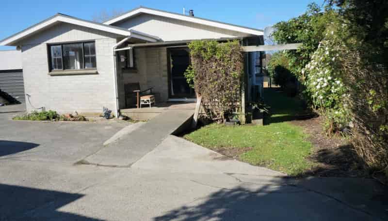 13 *Jenkin Street, Strathern