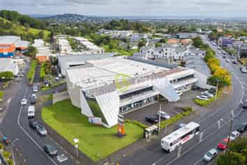 Massive Exposure on Mount Eden Road