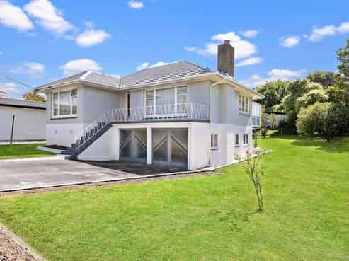 4 Dickey Street, New Windsor