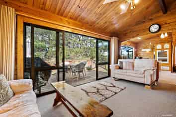 1/1129 Whangaparaoa Road, Tindalls Beach