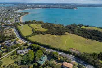 1/1129 Whangaparaoa Road, Tindalls Beach