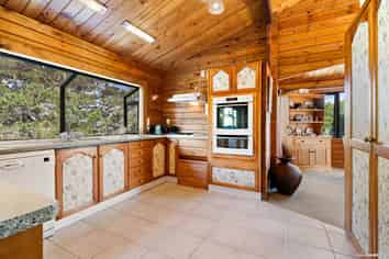 1/1129 Whangaparaoa Road, Tindalls Beach