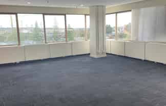 Excellent Manukau Office with a View!