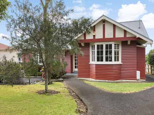 17 Cambrai Avenue, Mount Roskill