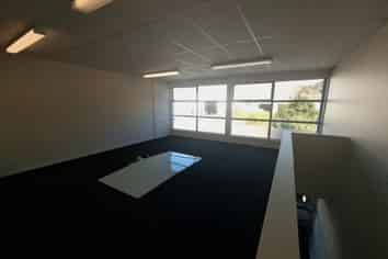 Tidy warehouse in Hillsborough 