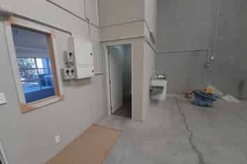 Tidy warehouse in Hillsborough 