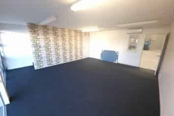 Tidy warehouse in Hillsborough 