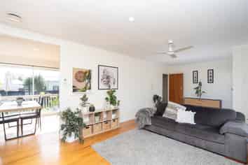 14 Pamela Place, Deanwell