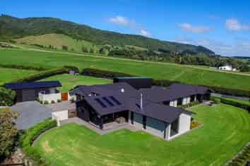 1349 South Road, Oakura