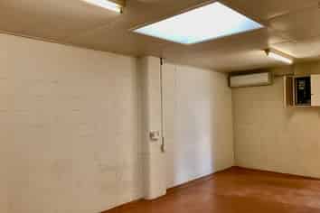 Kaikorai - Workshop with Office Space