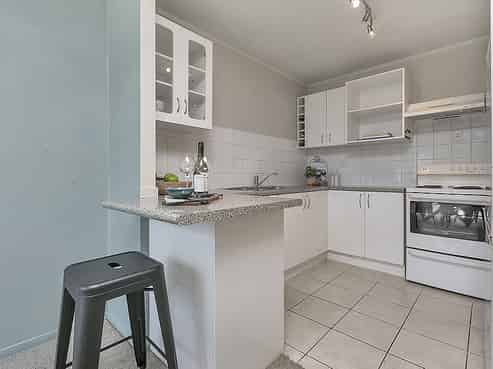 6/30B Verbena Road, Birkdale