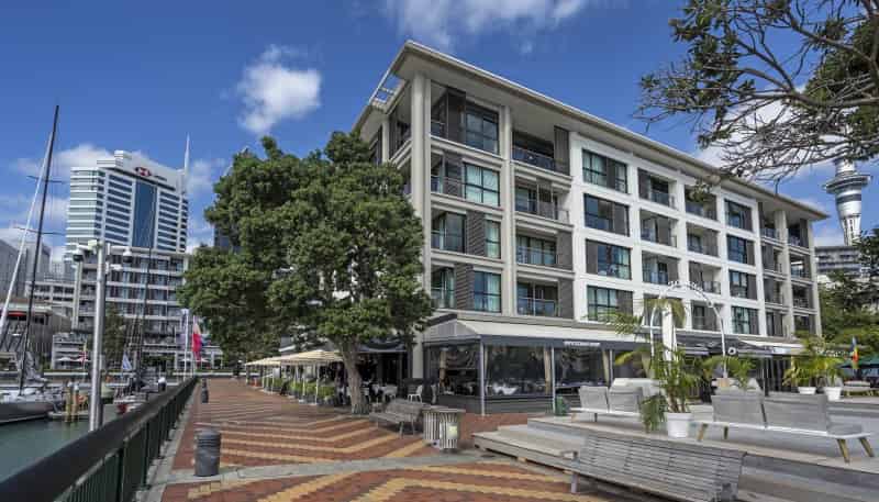 4R/99 Customs Street West, 