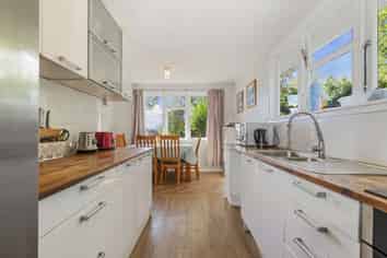 2A Manuka Crescent, Hillcrest