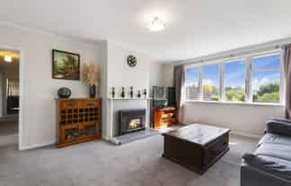 2A Manuka Crescent, Hillcrest