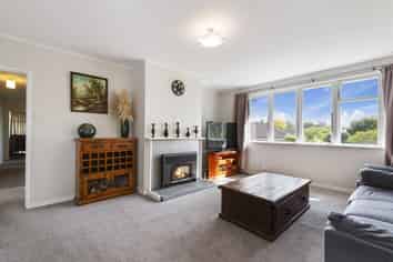 2A Manuka Crescent, Hillcrest