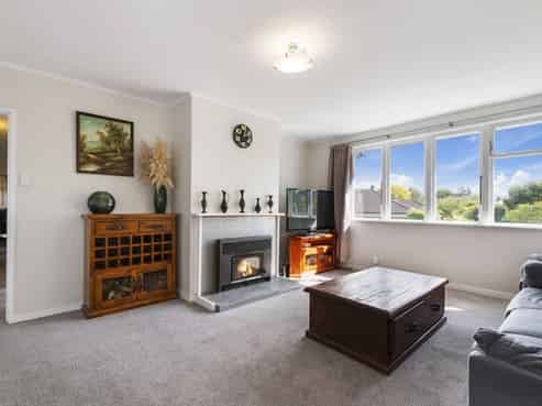 2A Manuka Crescent, Hillcrest