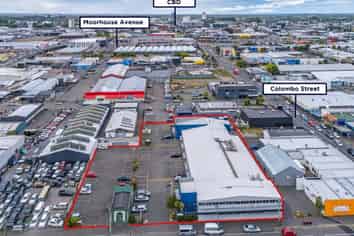 Versatile building with massive car parking