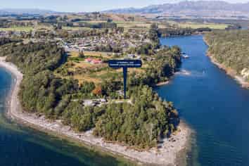 13 Murrell Avenue, Manapouri