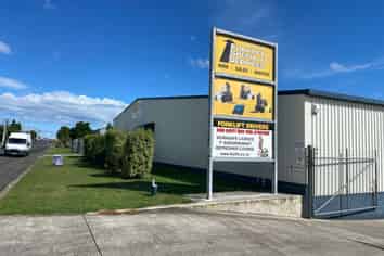 STAND-ALONE WORKSHOP WITH A SECURE YARD