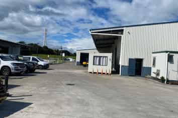 STAND-ALONE WORKSHOP WITH A SECURE YARD