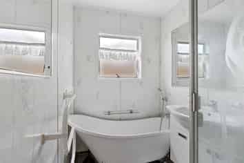 1/111 Tirimoana Road, Te Atatu South