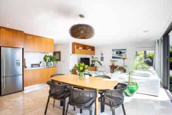 1/16 McLean Street, Strandon