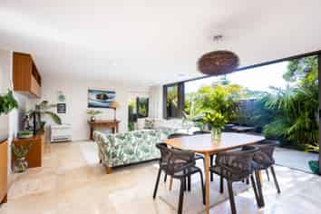 1/16 McLean Street, Strandon