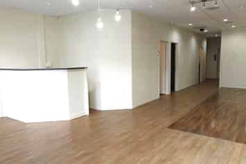 Popular Albany Central Retail Shop For Lease