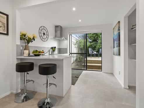 2/80 Onewa Road, Northcote