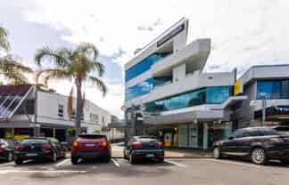 Sweeping Views of Takapuna