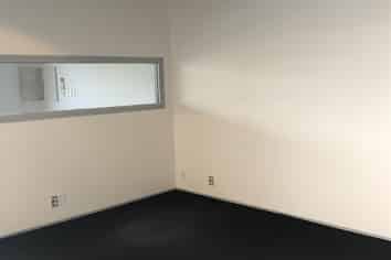 Corner profile showroom / warehouse