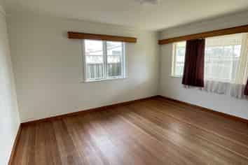 8 Brains Road, Kelston